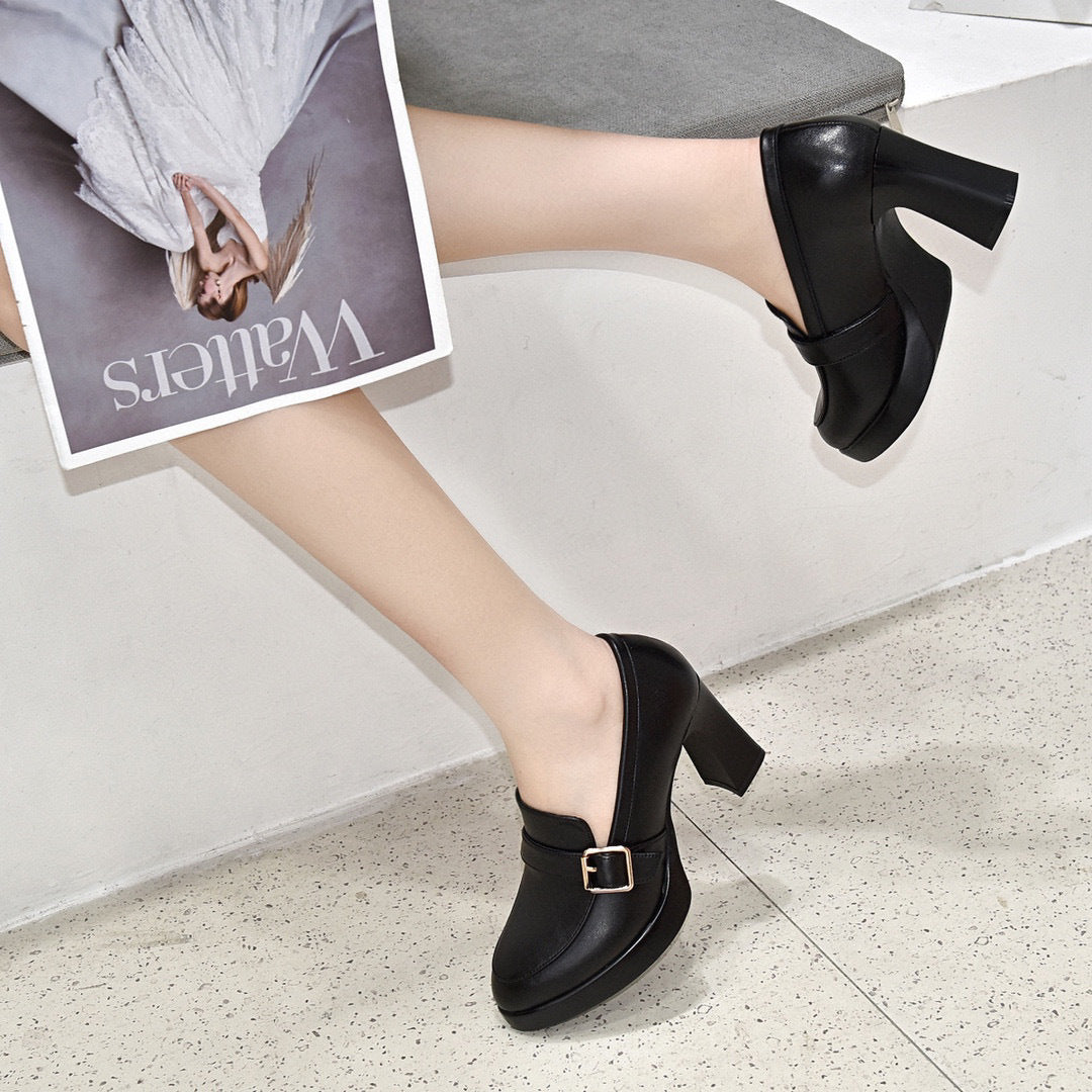 Mocassins à Talons – L’élégance effortless, du bureau à la soirée