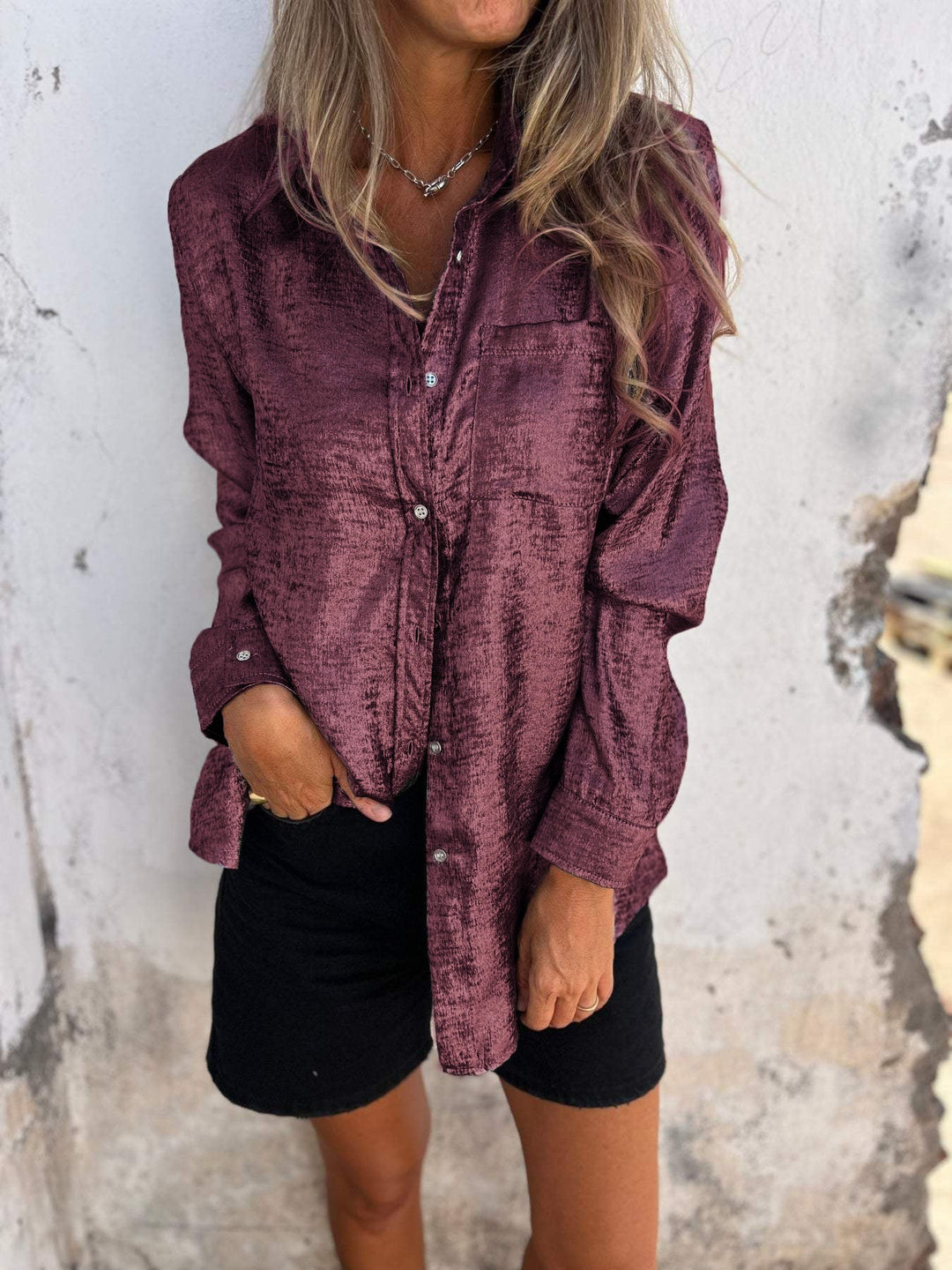 Chemise Satin Métallisée : Fluide, Chic & Tendance