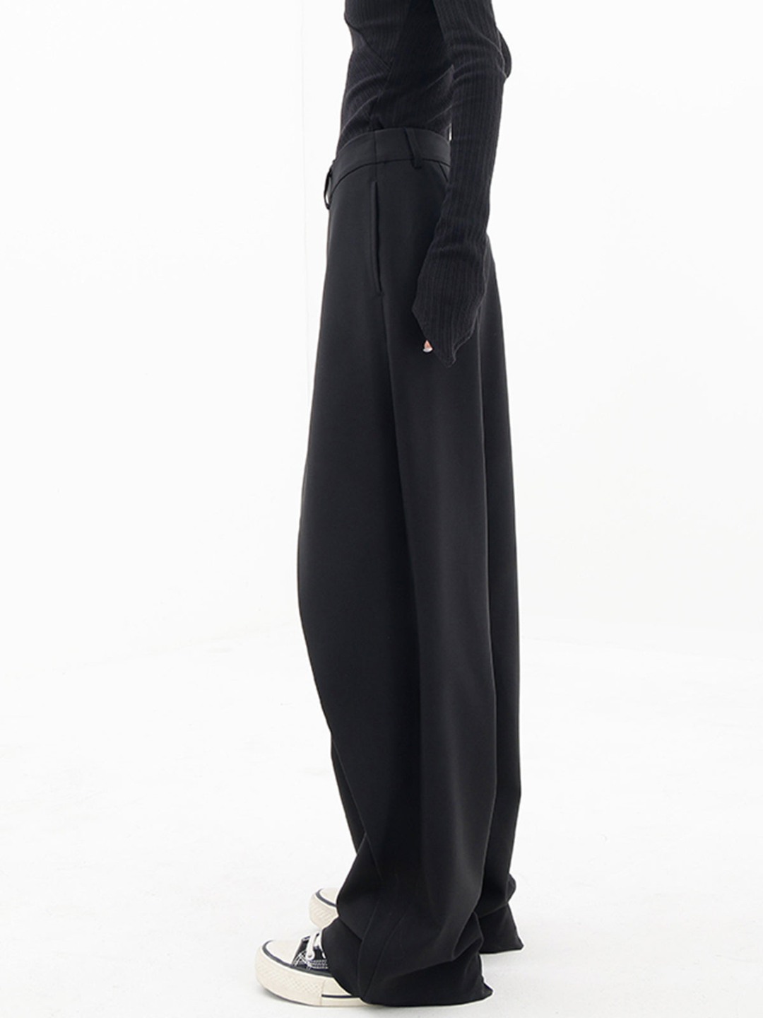 Pantalon Large Asymétrique – Osez l’Originalité avec Élégance