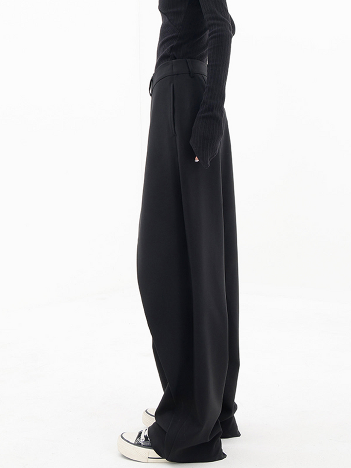 Pantalon Large Asymétrique – Osez l’Originalité avec Élégance