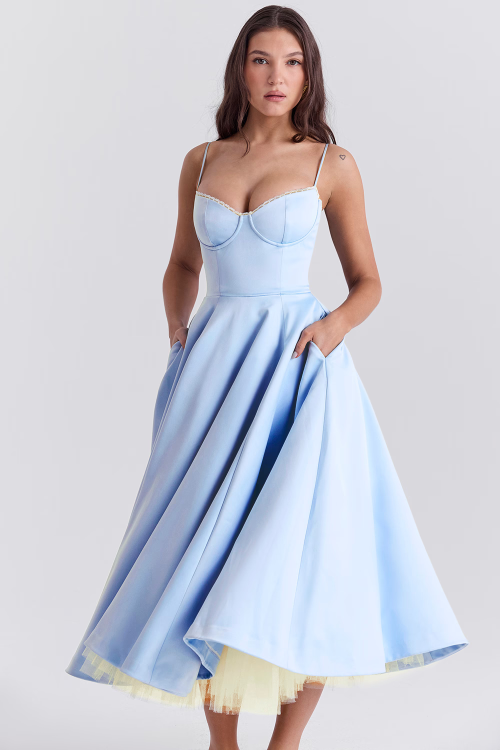 Robe Satinée Évasée | Glamour & Raffinement pour Briller en Soirée