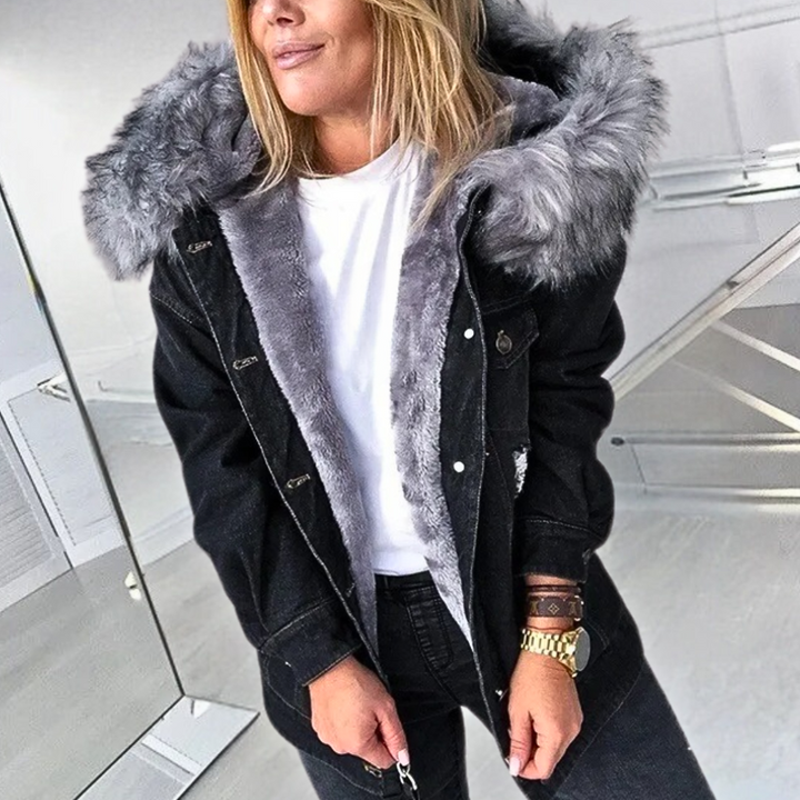 Monika – La Veste en Denim qui Redéfinit le Chic Moderne