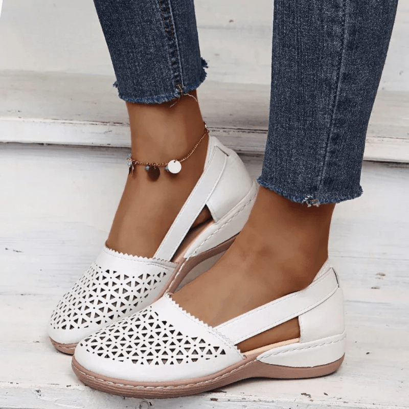 Camille | Chaussures Confortables Respirantes à Découpes pour Femme | Plates - Looksy