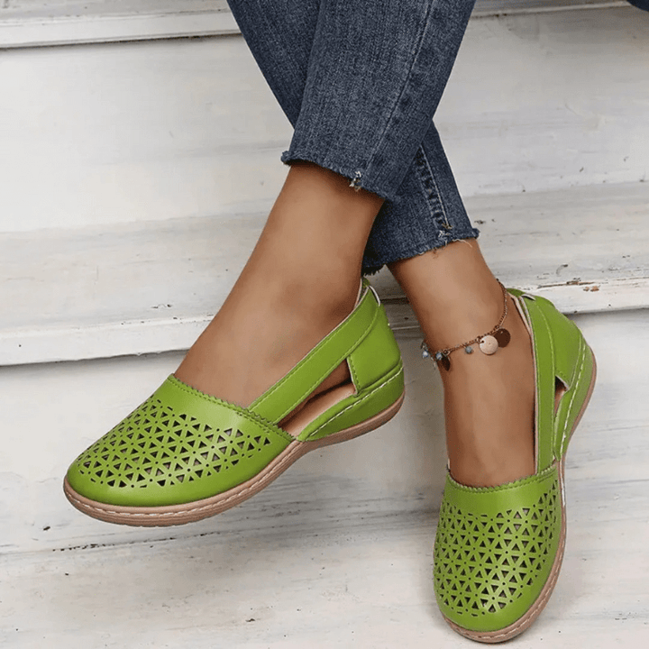 Camille | Chaussures Confortables Respirantes à Découpes pour Femme | Plates - Looksy