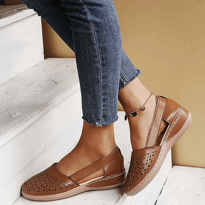 Camille | Chaussures Confortables Respirantes à Découpes pour Femme | Plates - Looksy