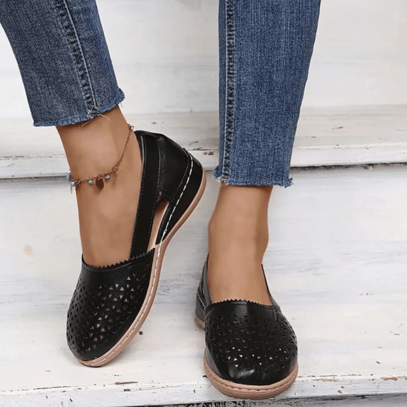 Camille | Chaussures Confortables Respirantes à Découpes pour Femme | Plates - Looksy