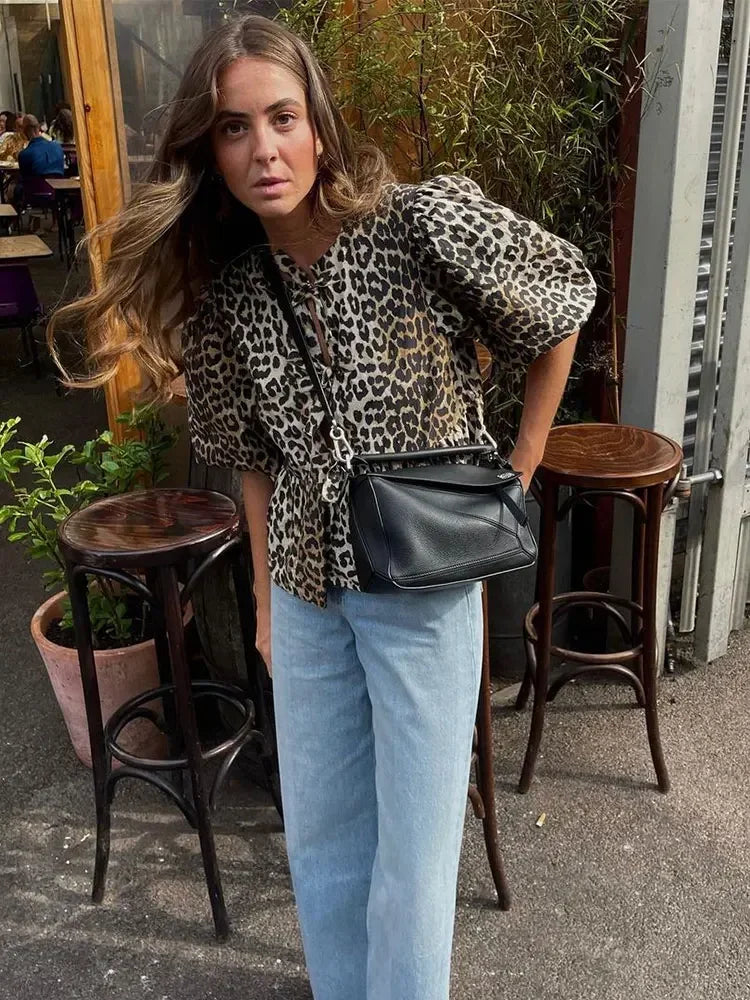 Veste Courte Léopard Manches Bouffantes Femme - Chic & Tendance