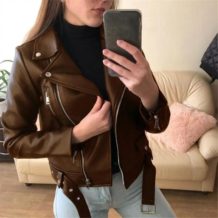 Blouson Biker en Similicuir Rouge | L’Indispensable pour un Look Audacieux