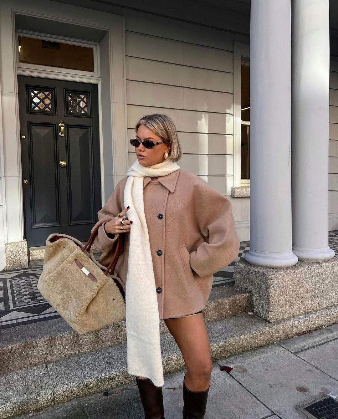 Manteau Court : Élégance Simple & Tendance Hivernale