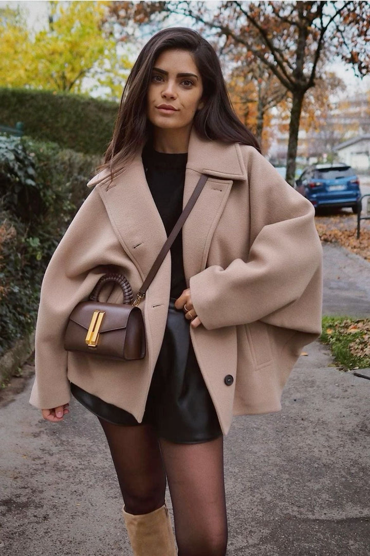 Manteau Court : Élégance Simple & Tendance Hivernale
