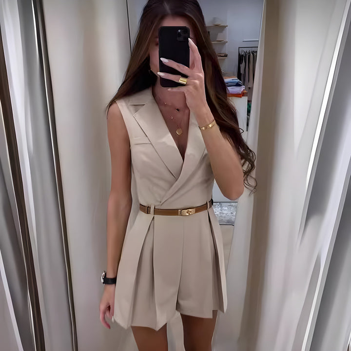 Combishort Blazer Sans Manches – L’Alliance Parfaite du Chic et de l’Audace