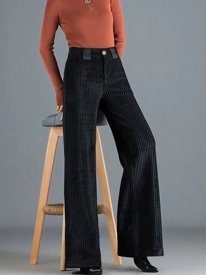 Pantalon Évasé en Velours – L’Élégance du Rétro, le Confort du Moderne