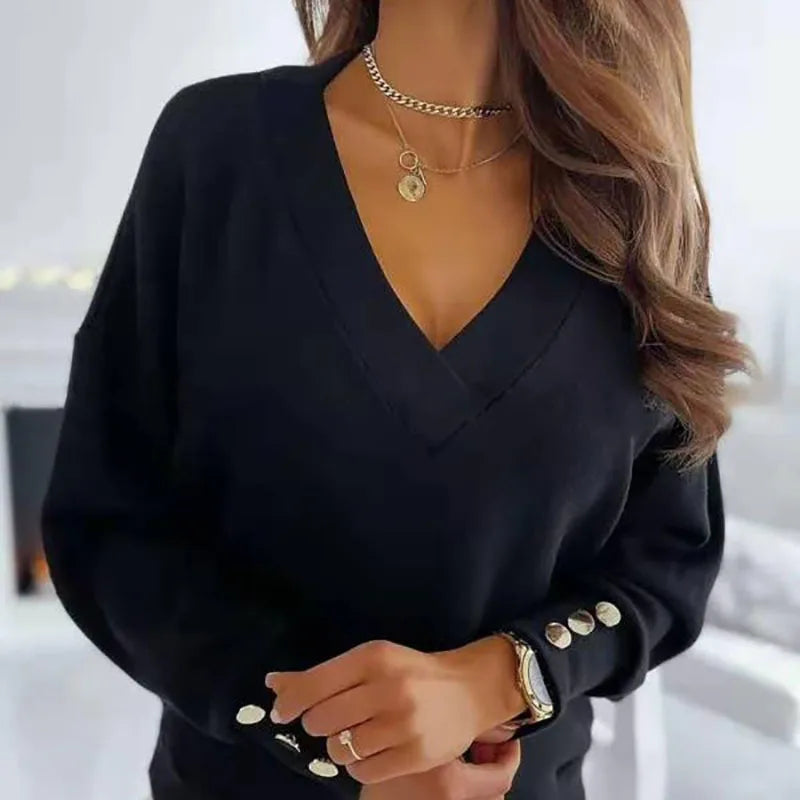 Pull Col V Doux : Détails Boutons Dorés Élégance