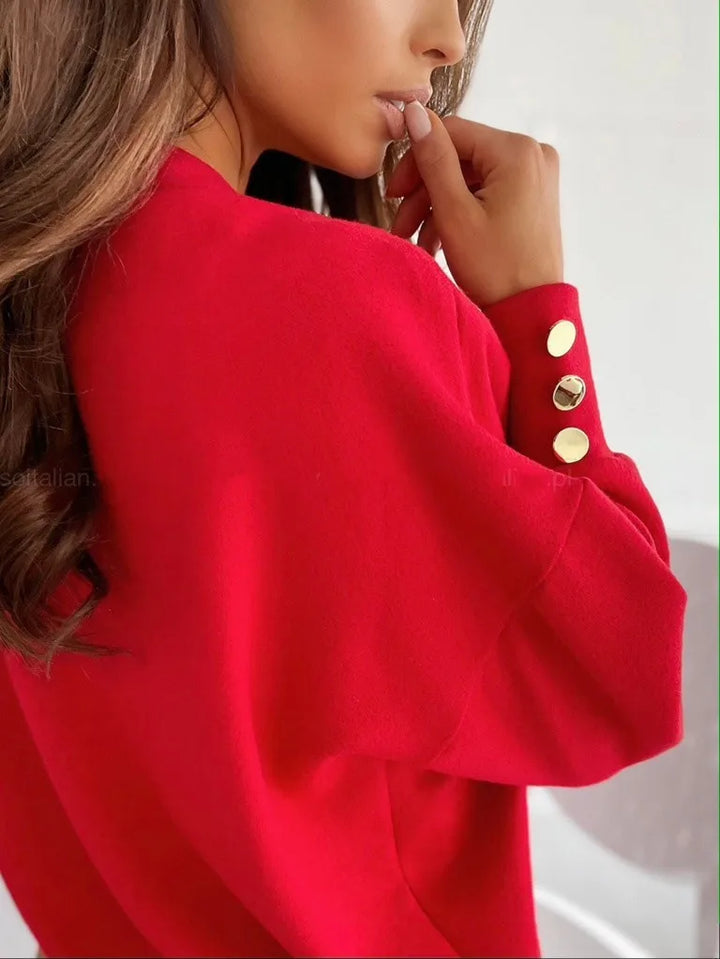 Pull Col V Doux : Détails Boutons Dorés Élégance