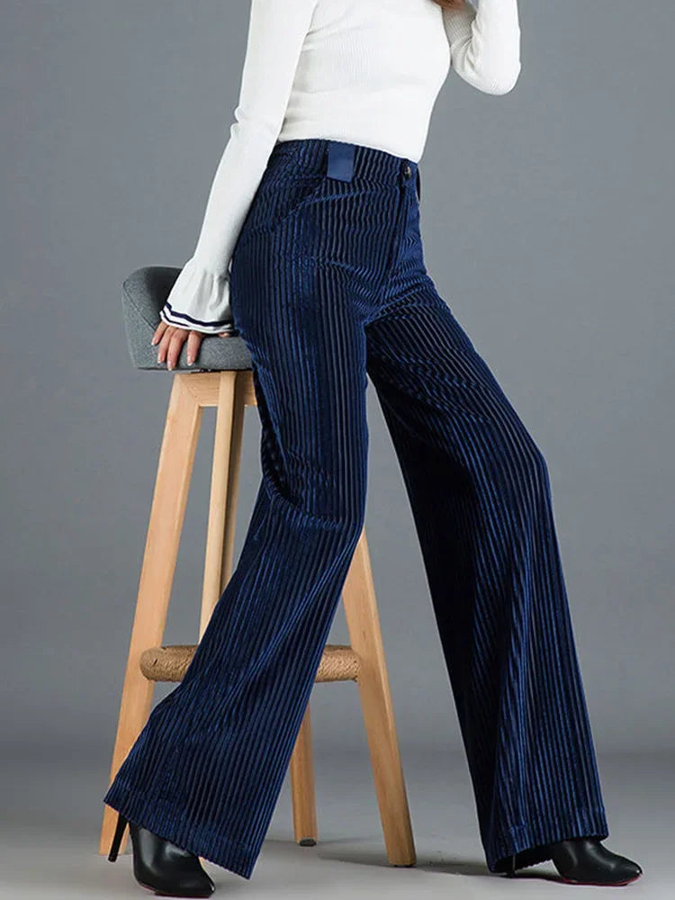 Pantalon Évasé en Velours – L’Élégance du Rétro, le Confort du Moderne