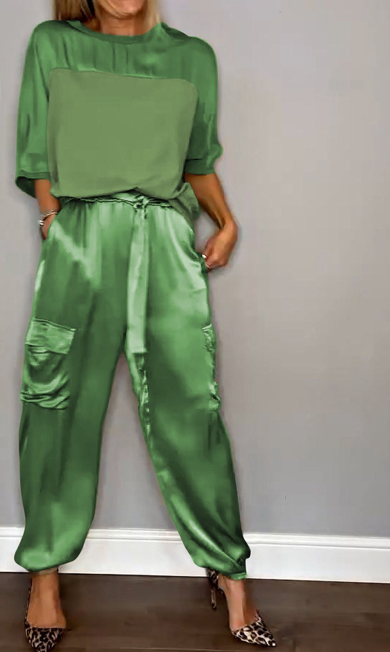 Ensemble élégant en satin de luxe pour femme