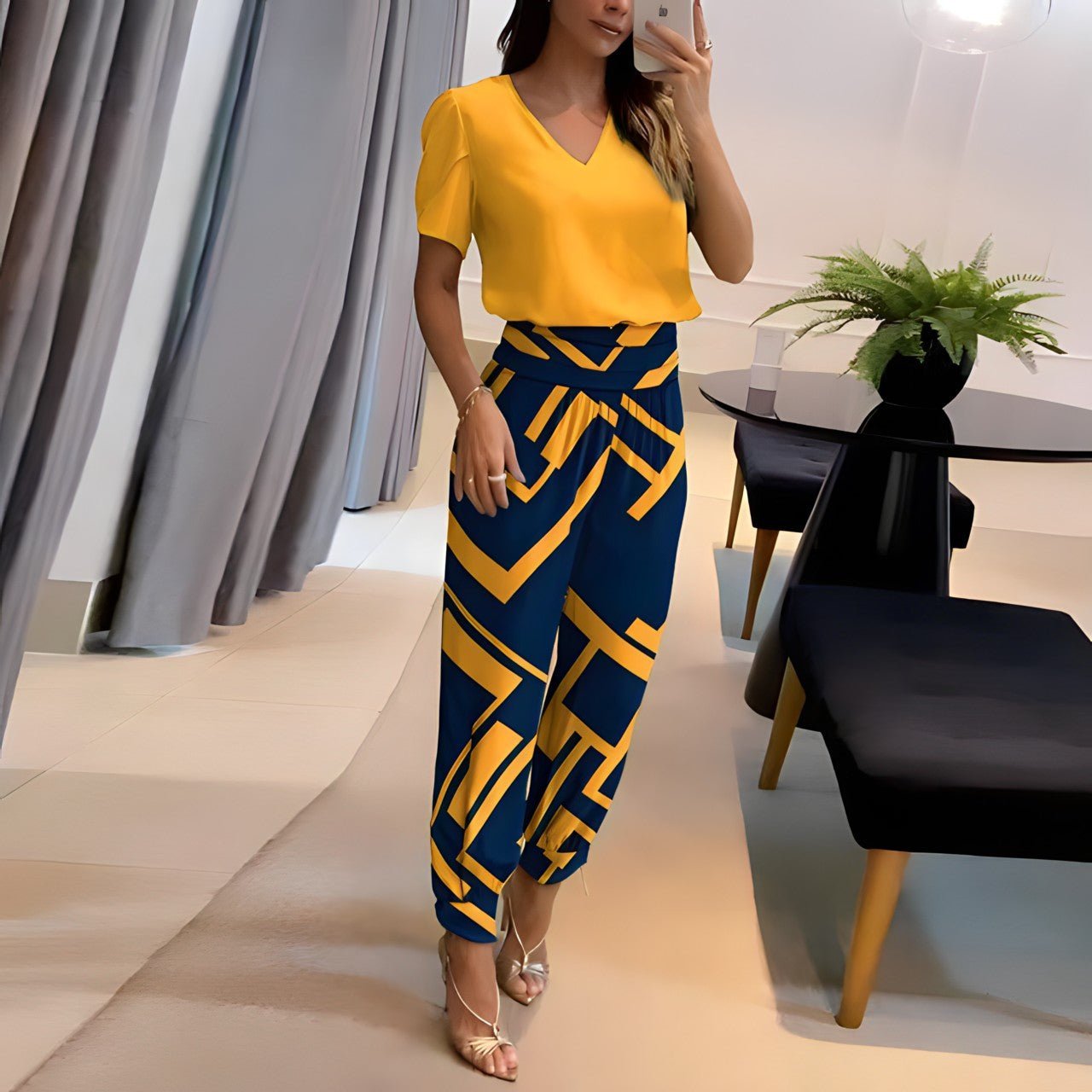 Ensemble Graphique Chic : Pantalon Fluide & Haut Col V
