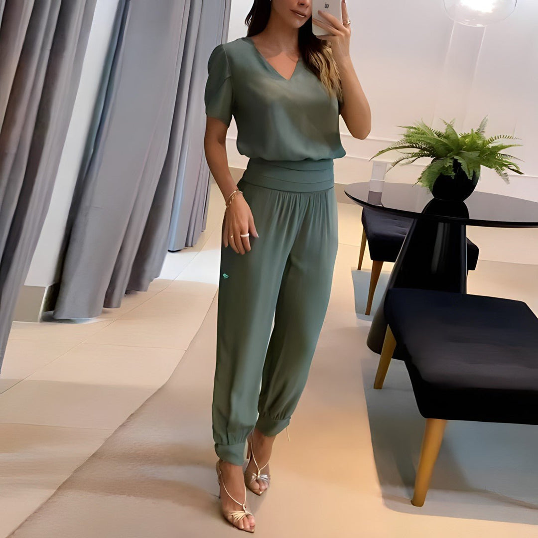 Ensemble Graphique Chic : Pantalon Fluide & Haut Col V