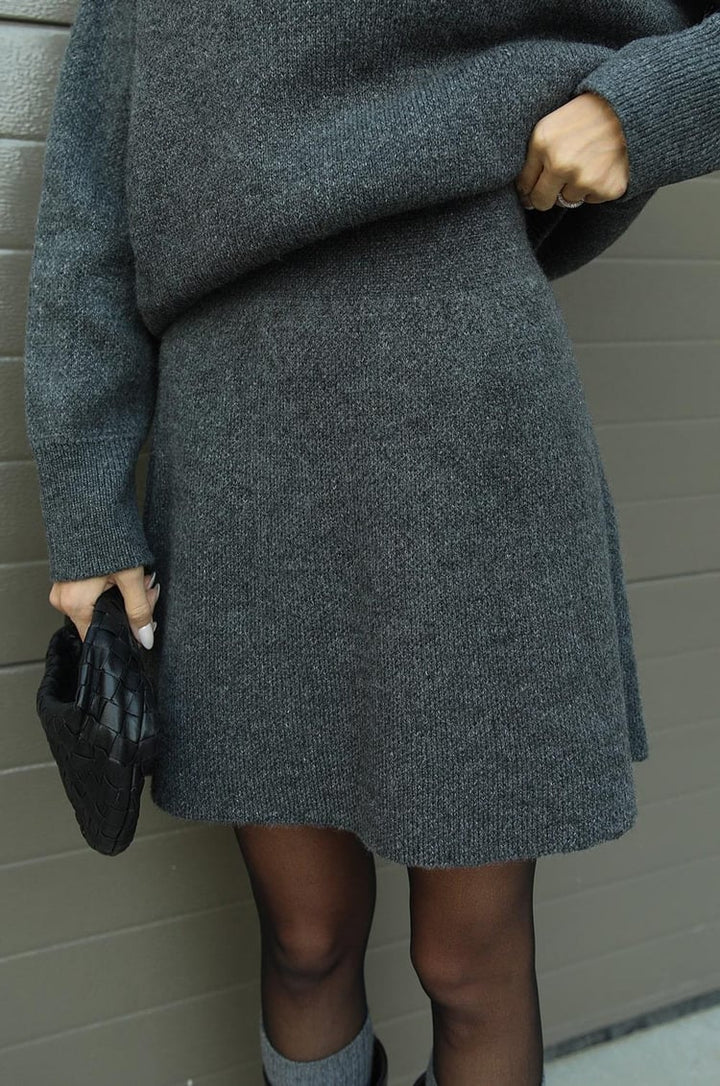 Ensemble Pull Oversize & Jupe : Élégance Confort Automnal