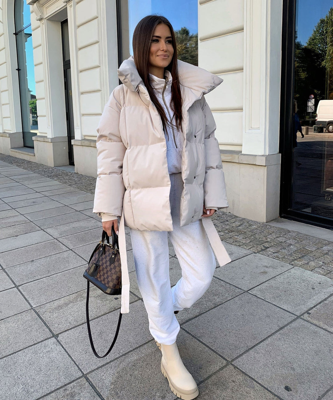 Doudoune Ceinturée : Chaleur Élégante & Silhouette Hiver