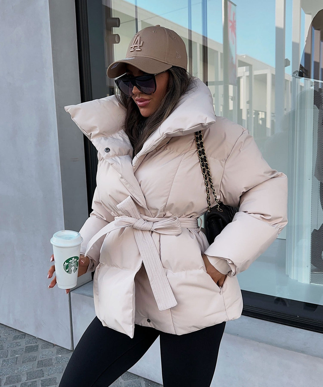 Doudoune Ceinturée : Chaleur Élégante & Silhouette Hiver