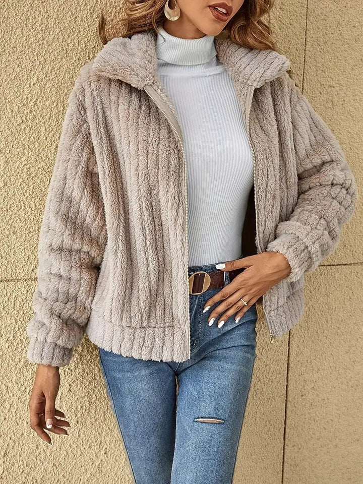 Veste Fausse Fourrure : Chaleur Douce et Élégance Hivernale