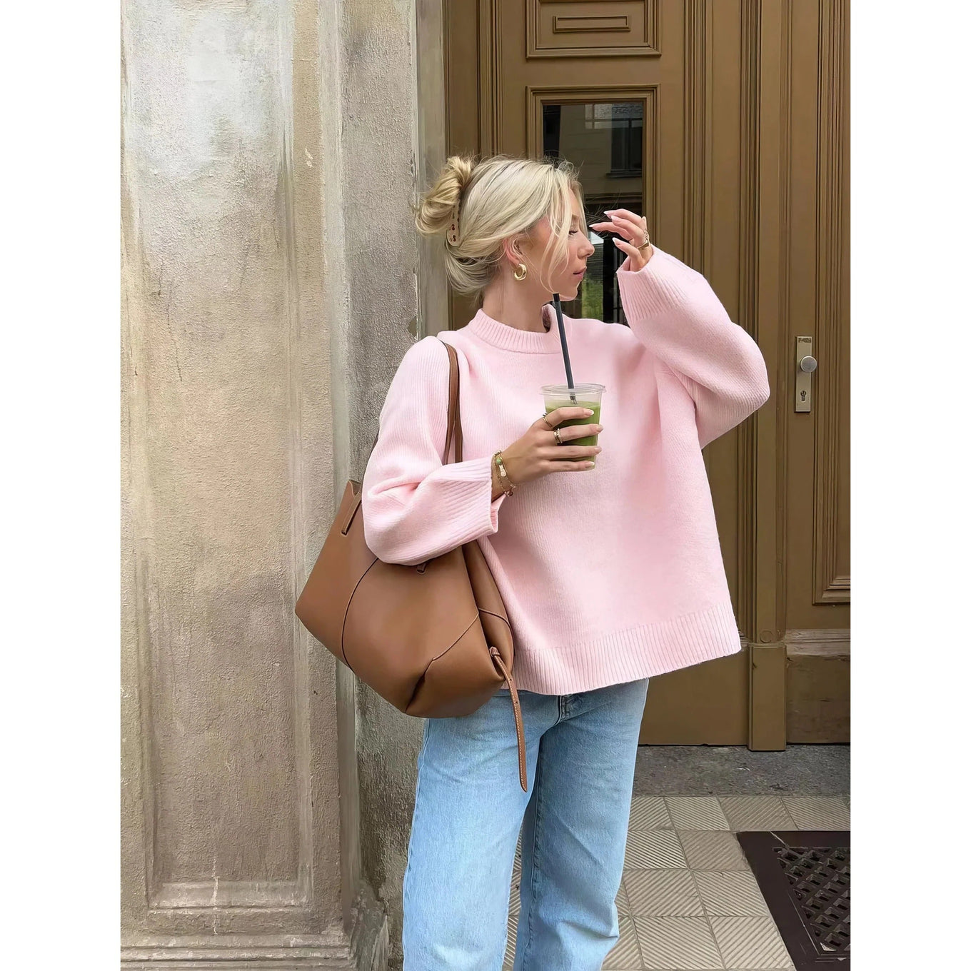 Pull Oversize Douillet : Col Montant, Élégance Décontractée