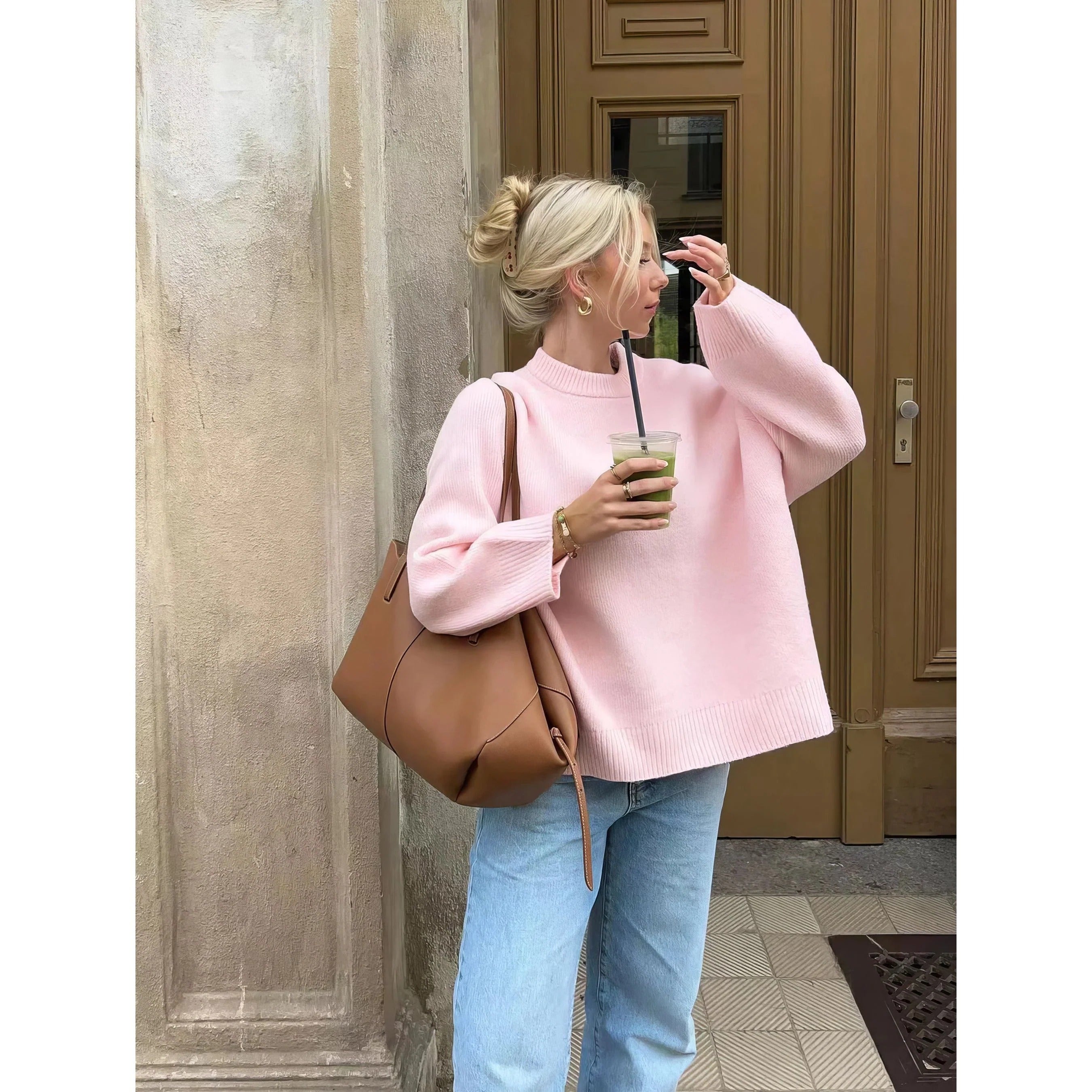 Pull Oversize Douillet : Col Montant, Élégance Décontractée
