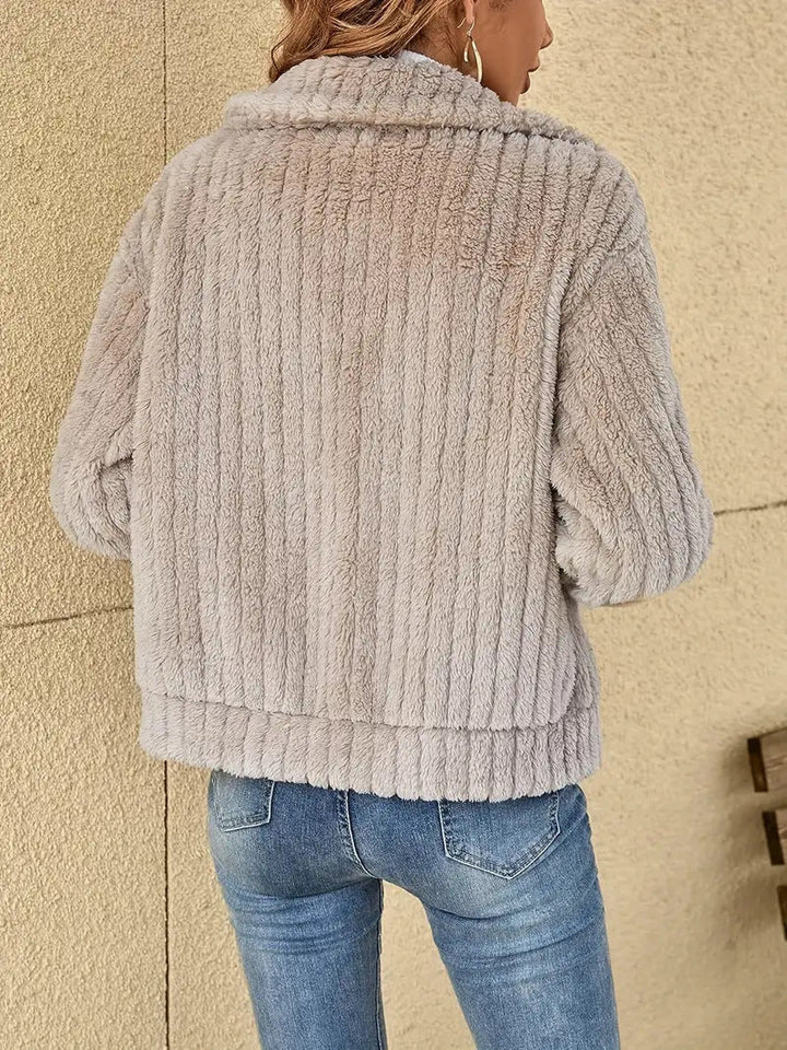 Veste Fausse Fourrure : Chaleur Douce et Élégance Hivernale