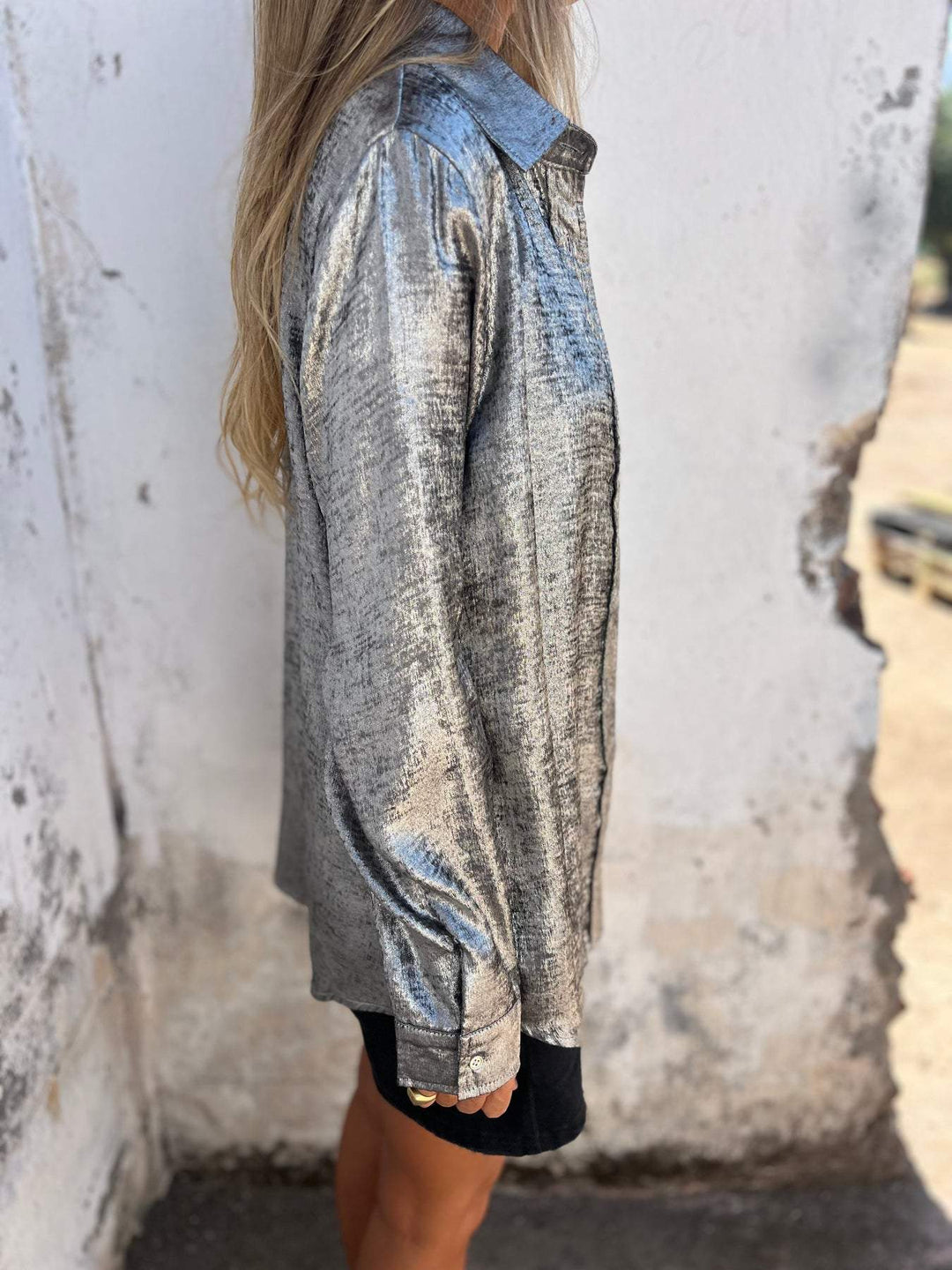 Chemise Satin Métallisée : Fluide, Chic & Tendance