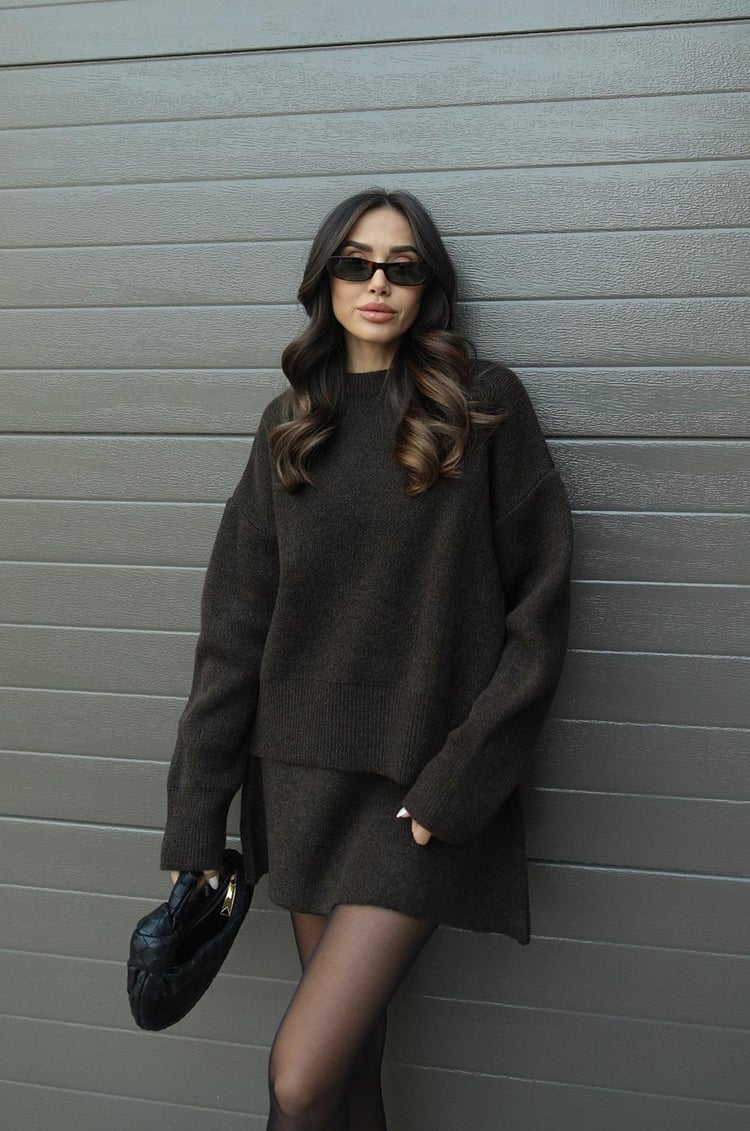 Ensemble Pull Oversize & Jupe : Élégance Confort Automnal