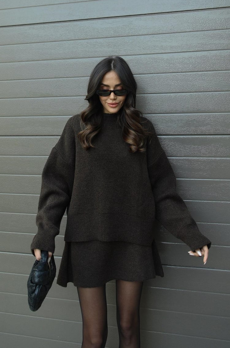 Ensemble Pull Oversize & Jupe : Élégance Confort Automnal