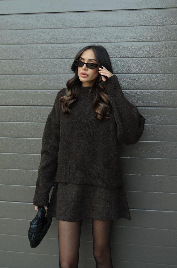 Ensemble Pull Oversize & Jupe : Élégance Confort Automnal