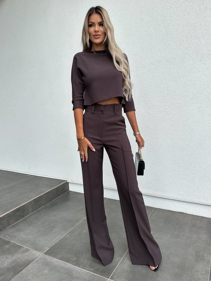 Ensemble Tailleur Noir Chic : Top Court & Pantalon Évasé