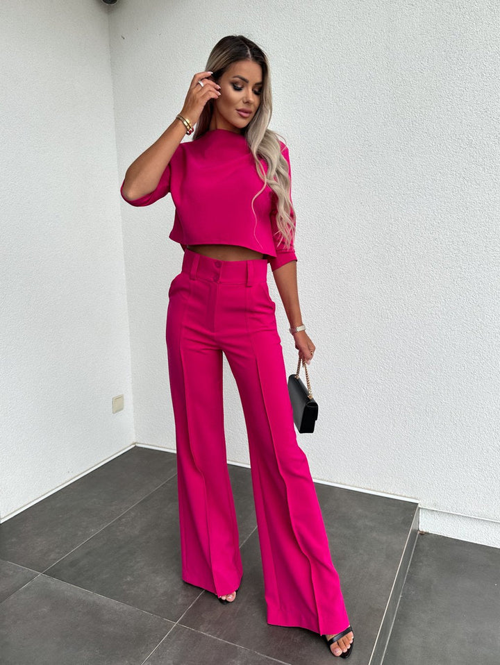 Ensemble Tailleur Noir Chic : Top Court & Pantalon Évasé