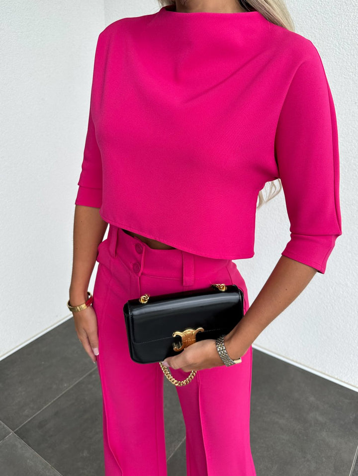Ensemble Tailleur Noir Chic : Top Court & Pantalon Évasé