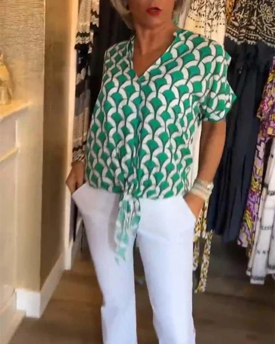 Top Femme Fluide & Léger – Imprimé Graphique Tendance pour un Look Estival Élégant