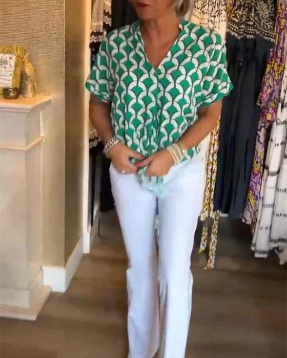 Top Femme Fluide & Léger – Imprimé Graphique Tendance pour un Look Estival Élégant