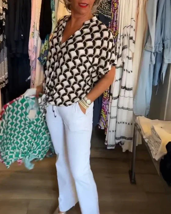 Top Femme Fluide & Léger – Imprimé Graphique Tendance pour un Look Estival Élégant