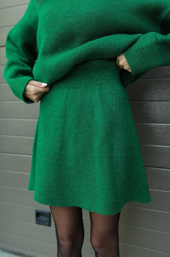Ensemble Pull Oversize & Jupe : Élégance Confort Automnal
